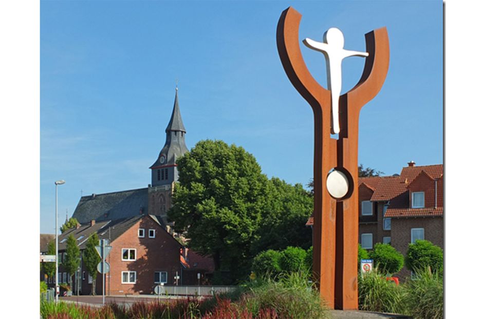 Skulptur Wundertätiges Kreuz vor St. Peter und Paul, Kranenburg